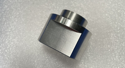 Envío regular de piezas de mecanizado CNC.